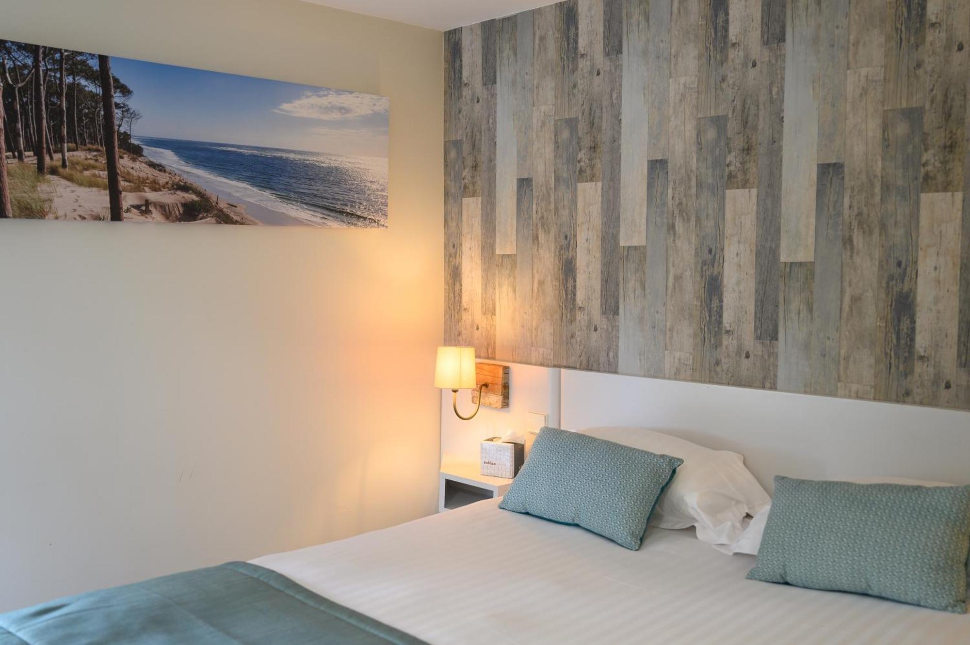 Salleboeuf Pey La Tour - Logis Hotels & Restaurant מראה חיצוני תמונה