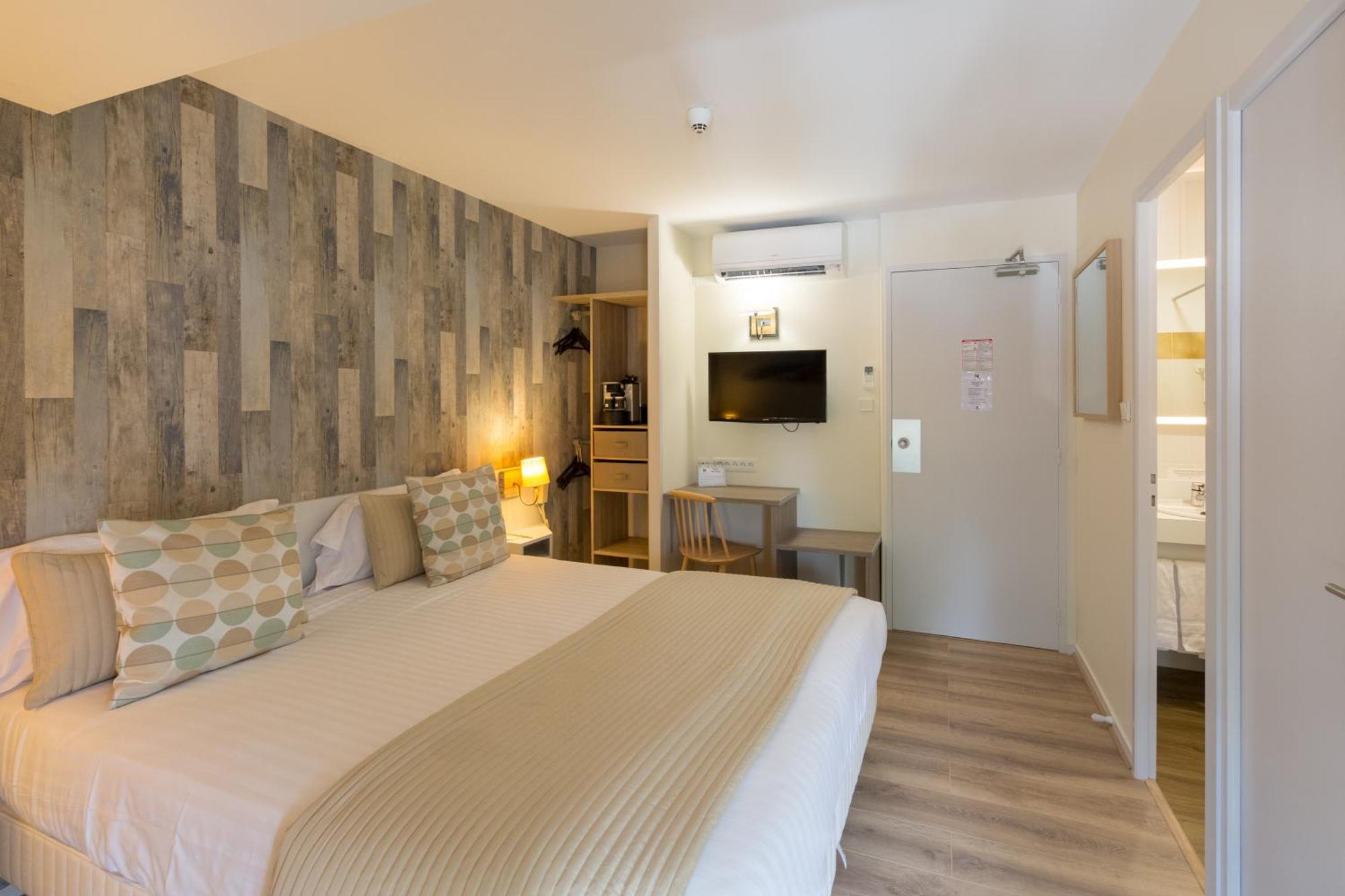 Salleboeuf Pey La Tour - Logis Hotels & Restaurant מראה חיצוני תמונה