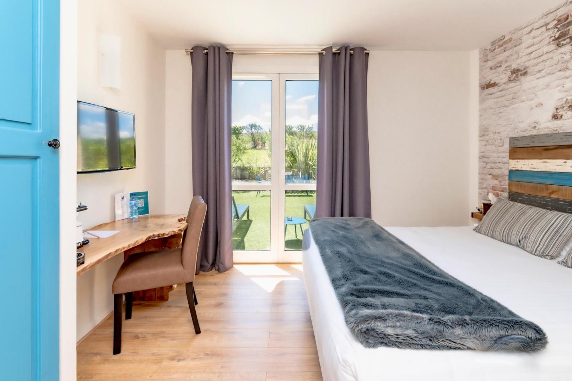 Salleboeuf Pey La Tour - Logis Hotels & Restaurant מראה חיצוני תמונה
