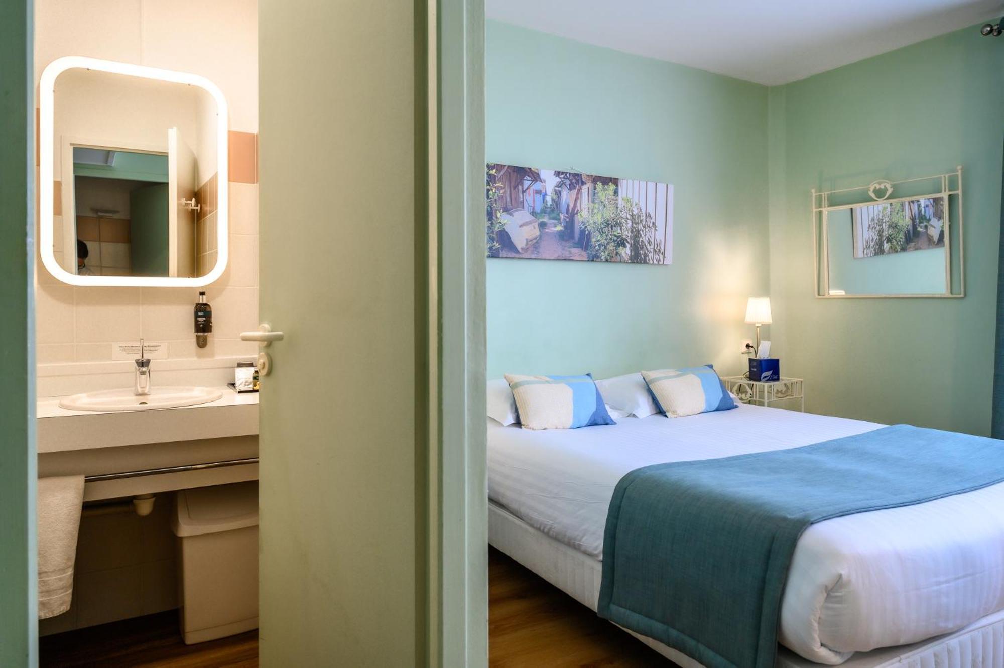 Salleboeuf Pey La Tour - Logis Hotels & Restaurant מראה חיצוני תמונה
